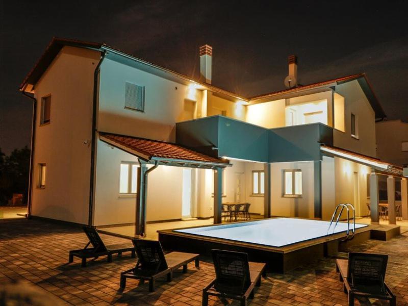 4 Stars Apartments-Pikula Fažana Esterno foto