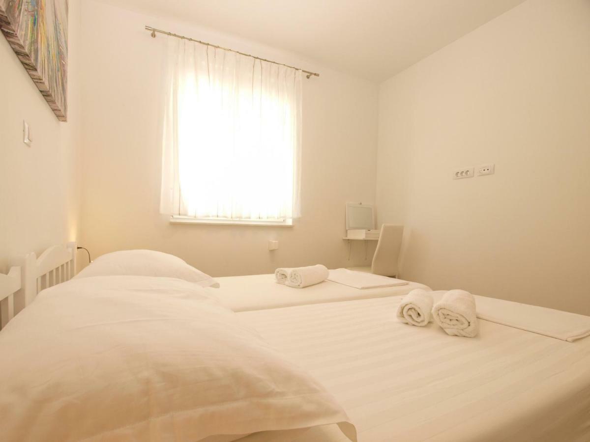 4 Stars Apartments-Pikula Fažana Esterno foto