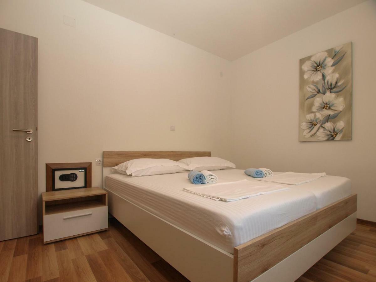 4 Stars Apartments-Pikula Fažana Esterno foto