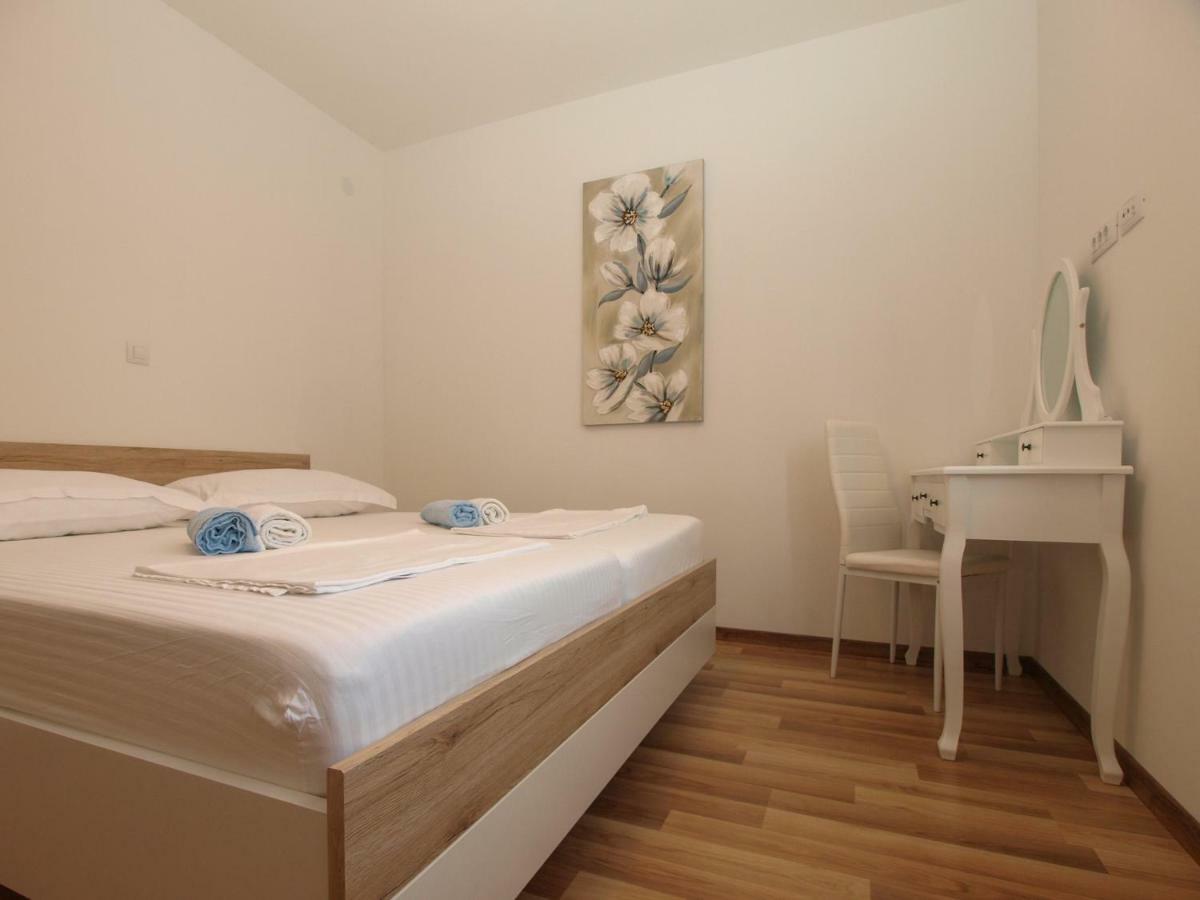 4 Stars Apartments-Pikula Fažana Esterno foto