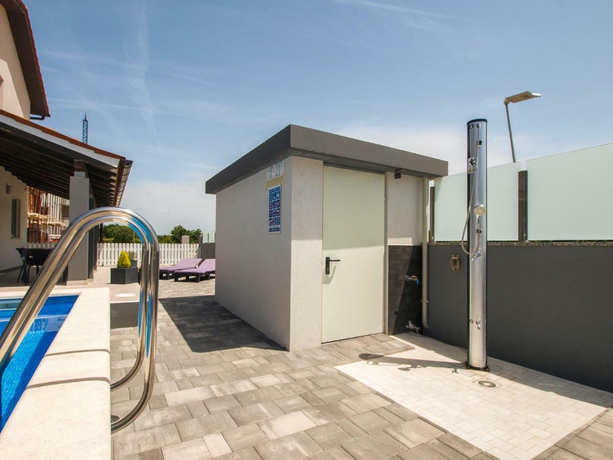 4 Stars Apartments-Pikula Fažana Esterno foto