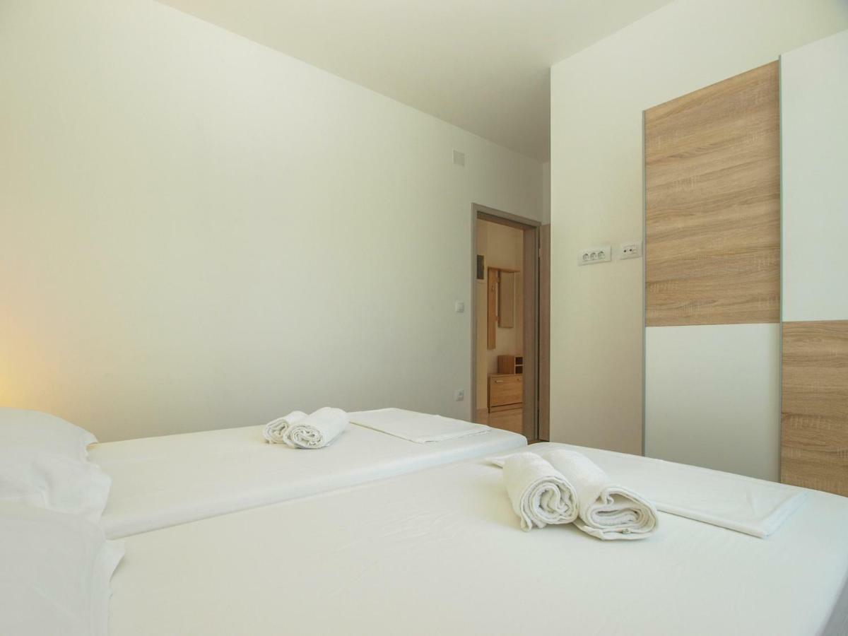 4 Stars Apartments-Pikula Fažana Esterno foto