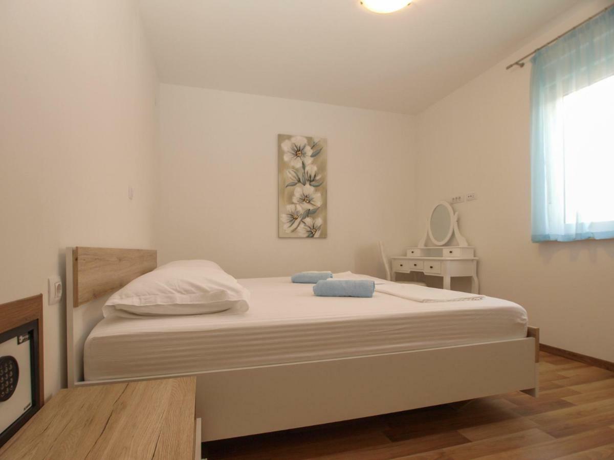 4 Stars Apartments-Pikula Fažana Esterno foto