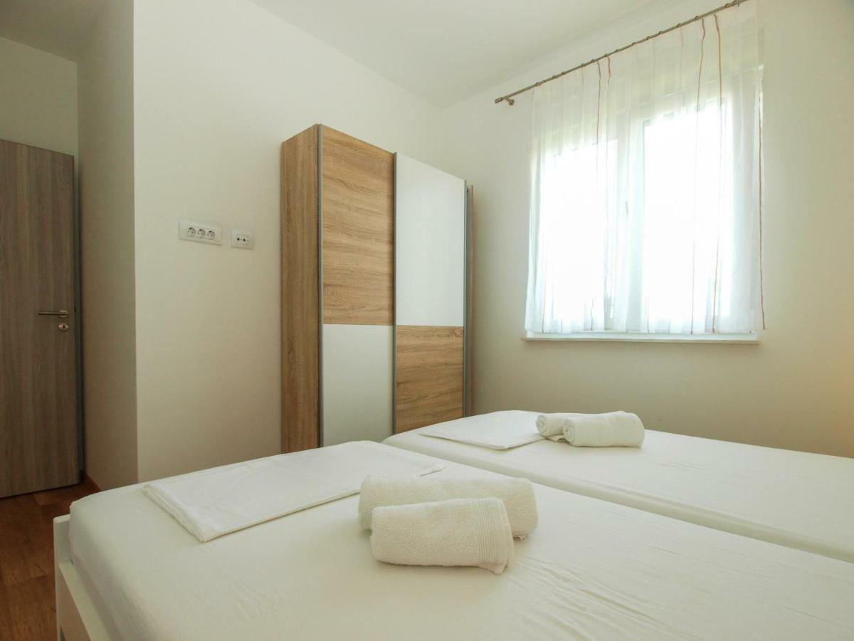 4 Stars Apartments-Pikula Fažana Esterno foto