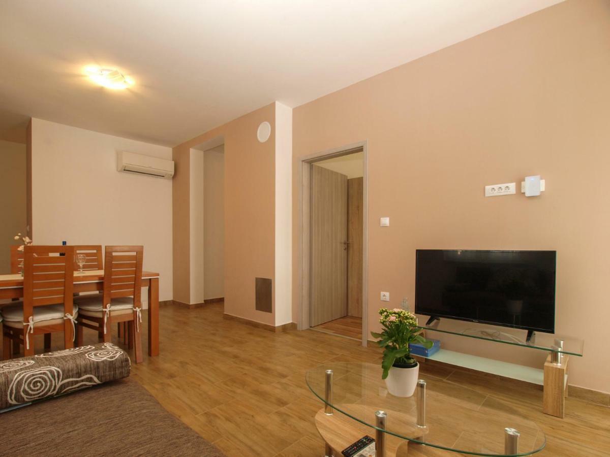 4 Stars Apartments-Pikula Fažana Esterno foto