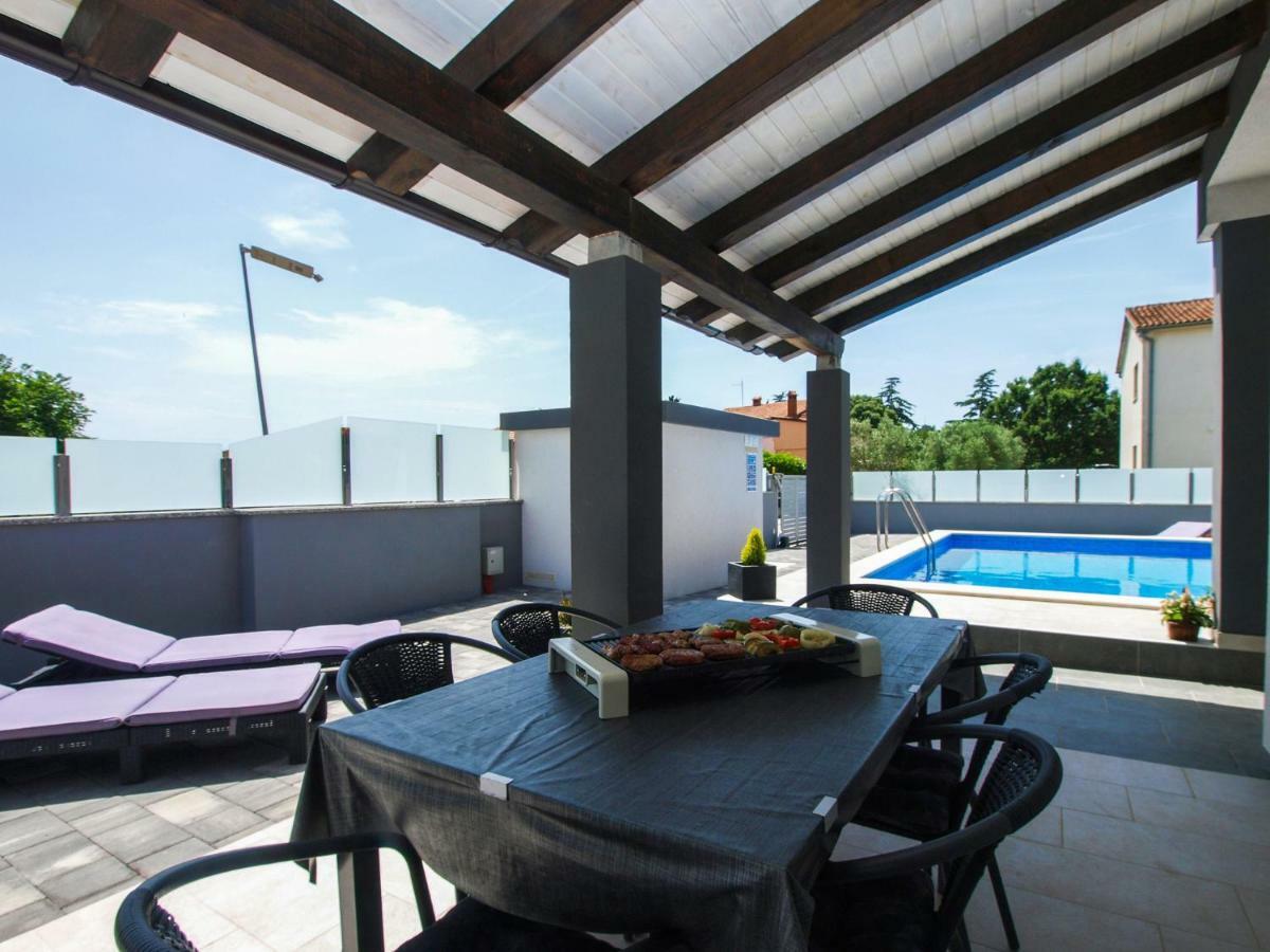 4 Stars Apartments-Pikula Fažana Esterno foto