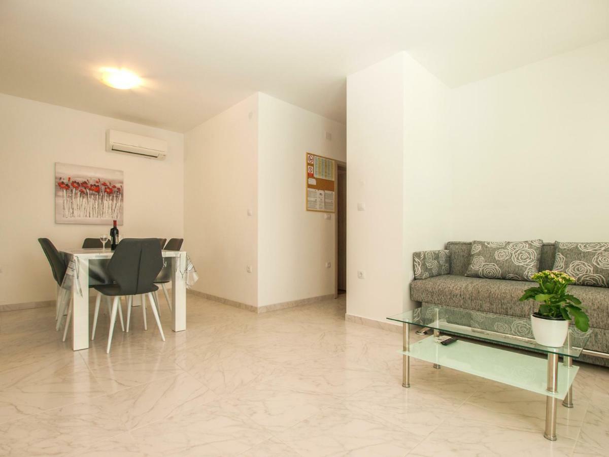 4 Stars Apartments-Pikula Fažana Esterno foto