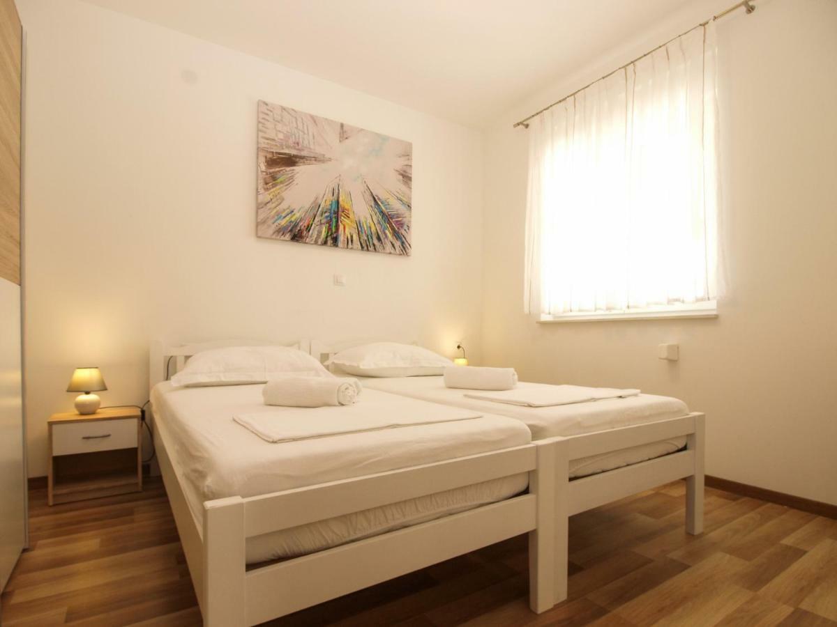 4 Stars Apartments-Pikula Fažana Esterno foto