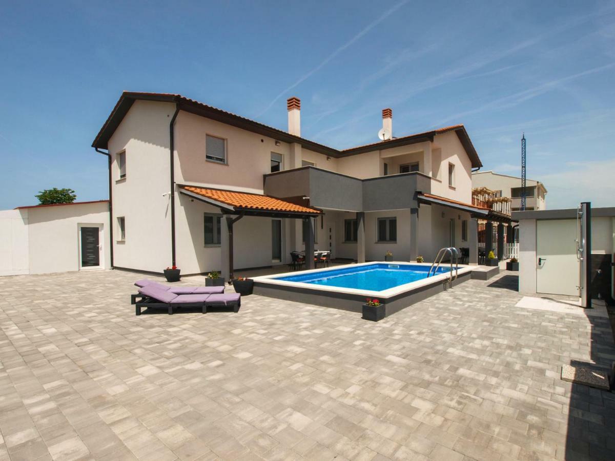 4 Stars Apartments-Pikula Fažana Esterno foto