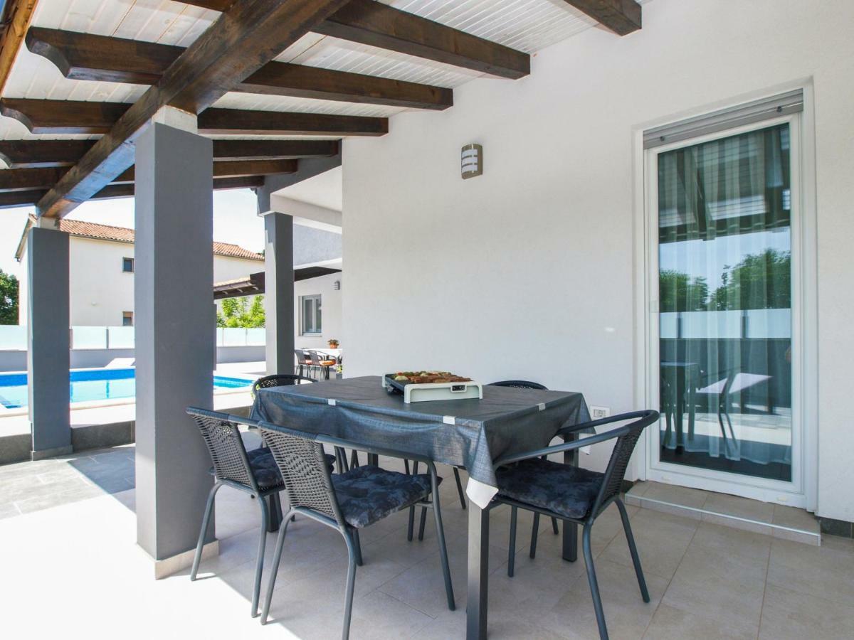 4 Stars Apartments-Pikula Fažana Esterno foto