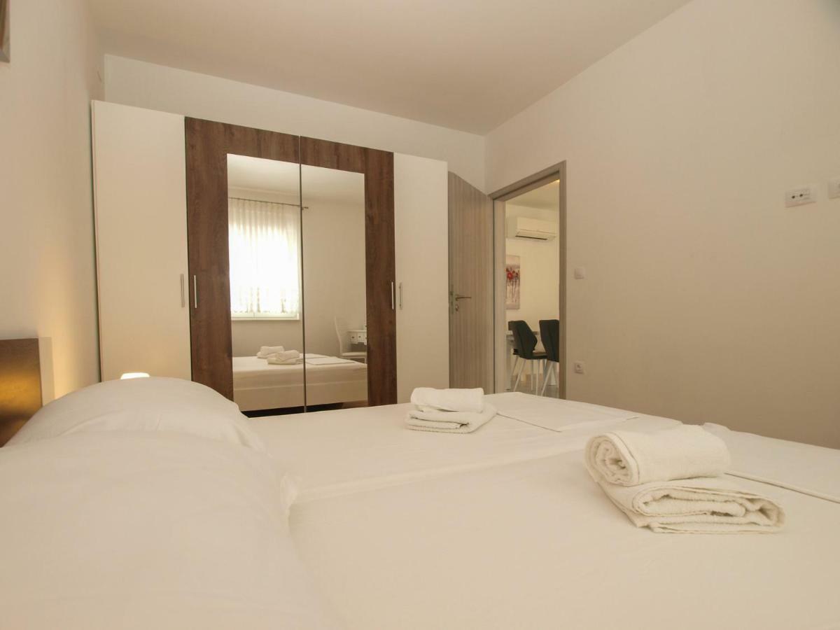 4 Stars Apartments-Pikula Fažana Esterno foto