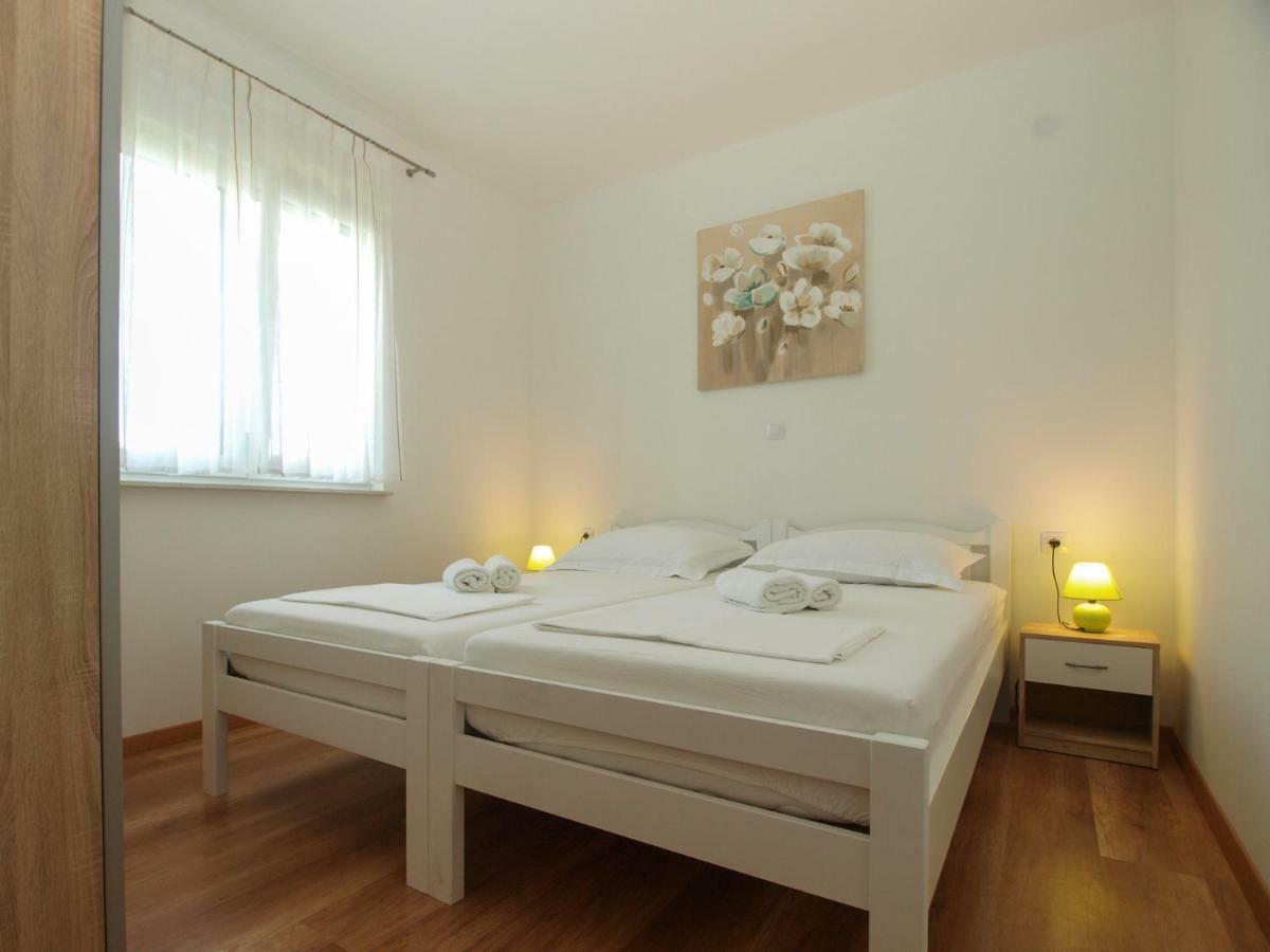 4 Stars Apartments-Pikula Fažana Esterno foto