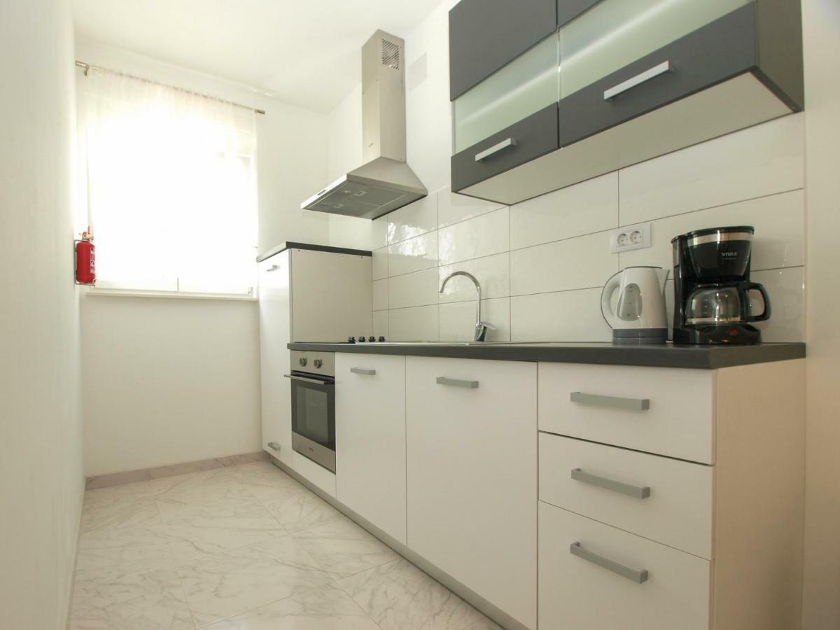 4 Stars Apartments-Pikula Fažana Esterno foto