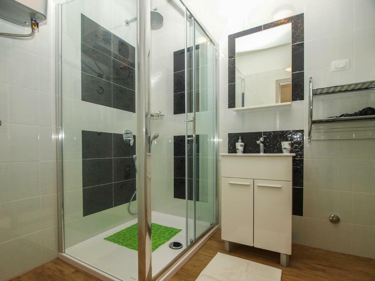 4 Stars Apartments-Pikula Fažana Esterno foto