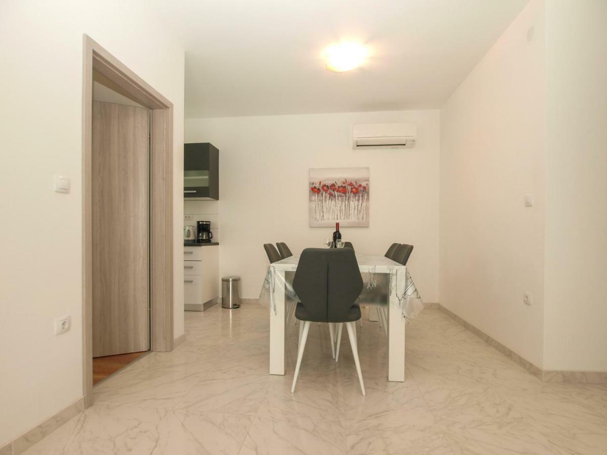 4 Stars Apartments-Pikula Fažana Esterno foto