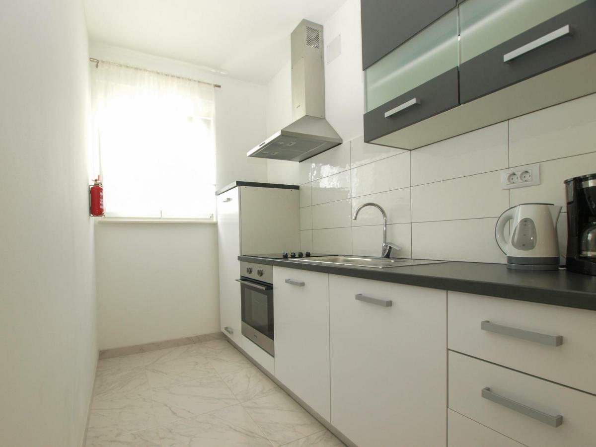 4 Stars Apartments-Pikula Fažana Esterno foto