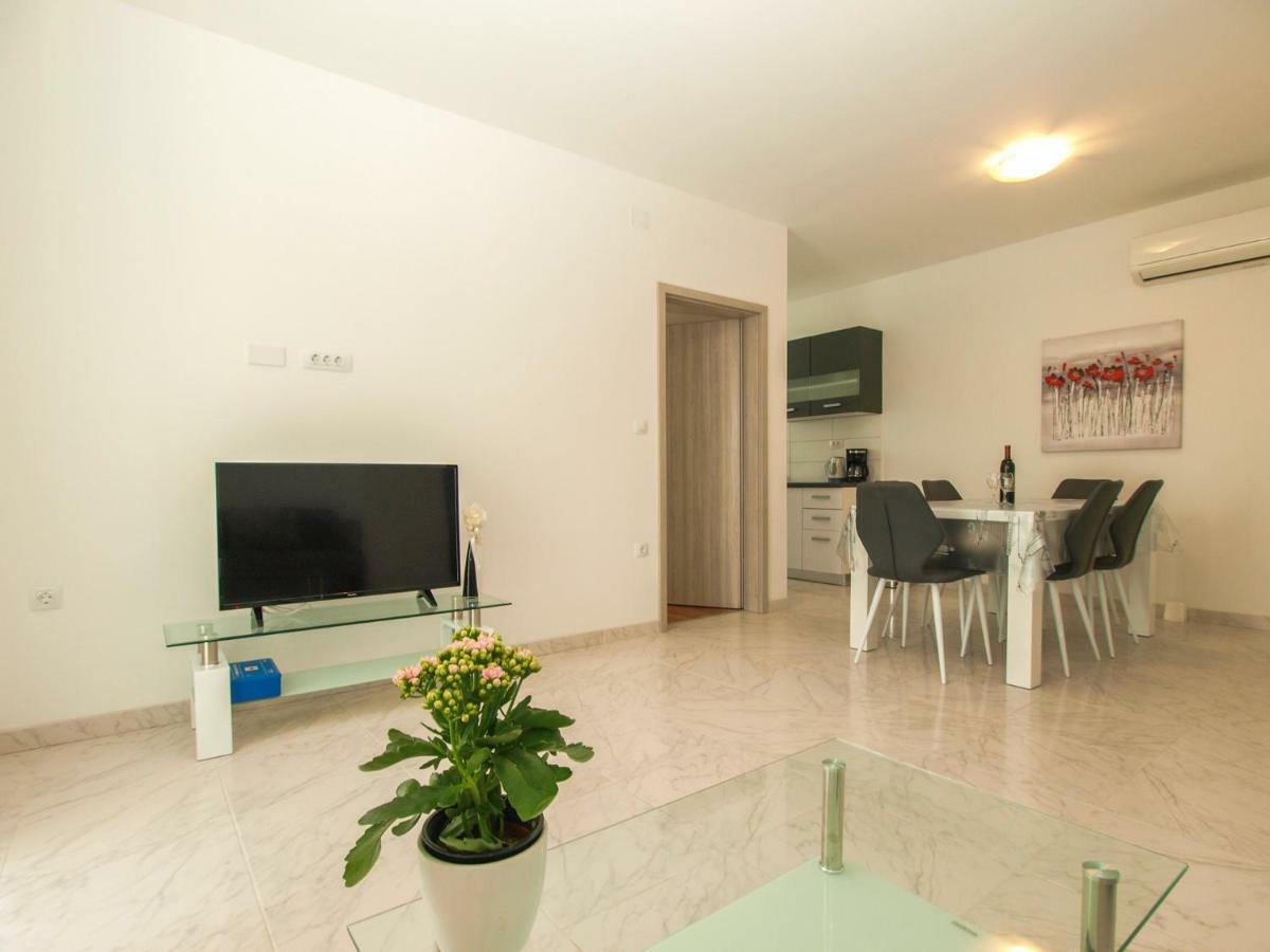 4 Stars Apartments-Pikula Fažana Esterno foto
