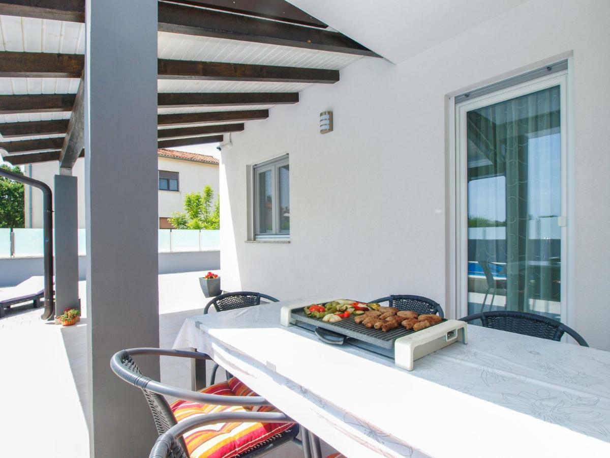 4 Stars Apartments-Pikula Fažana Esterno foto
