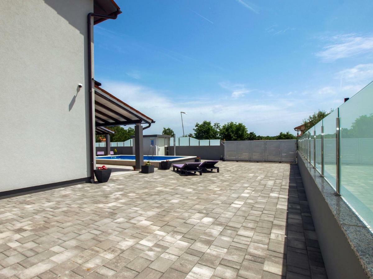 4 Stars Apartments-Pikula Fažana Esterno foto