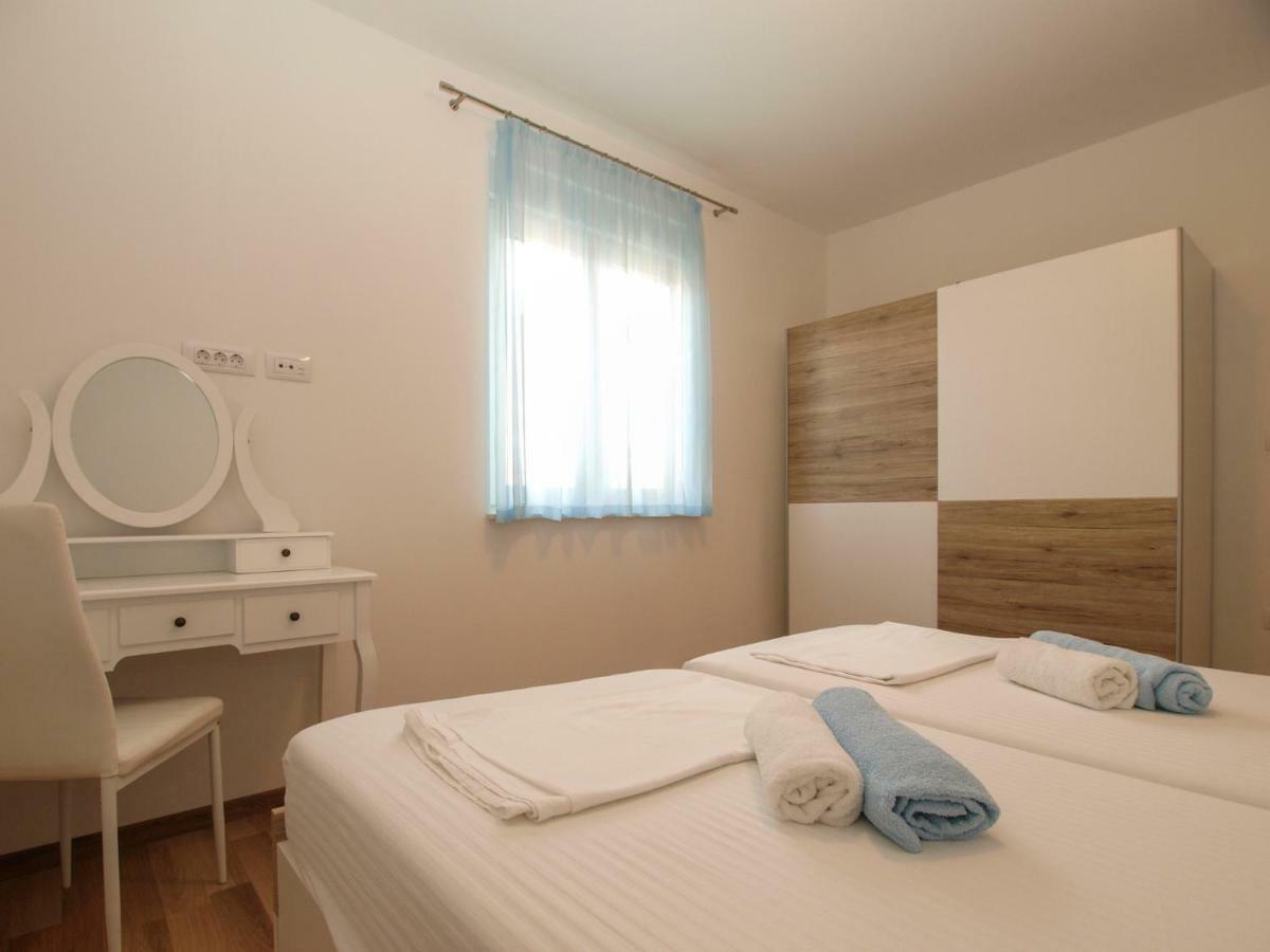 4 Stars Apartments-Pikula Fažana Esterno foto