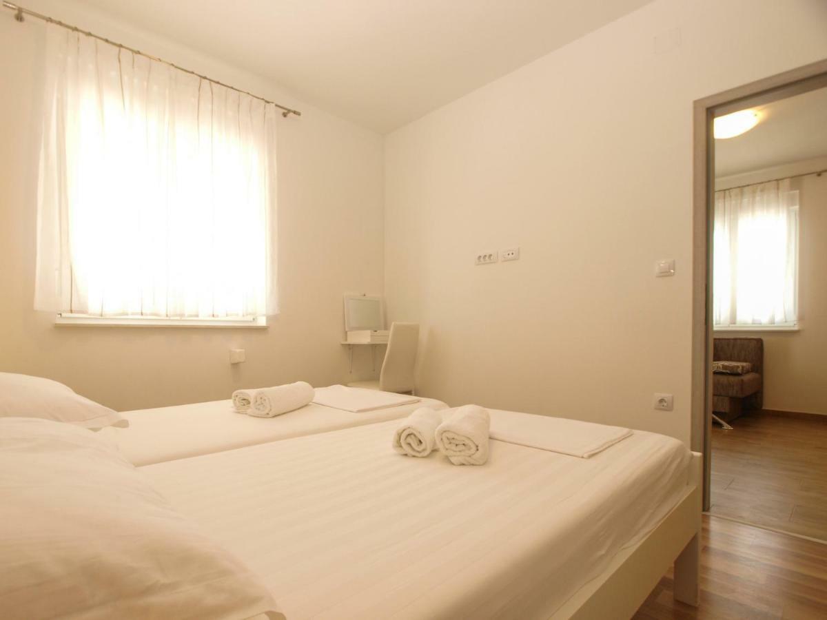 4 Stars Apartments-Pikula Fažana Esterno foto