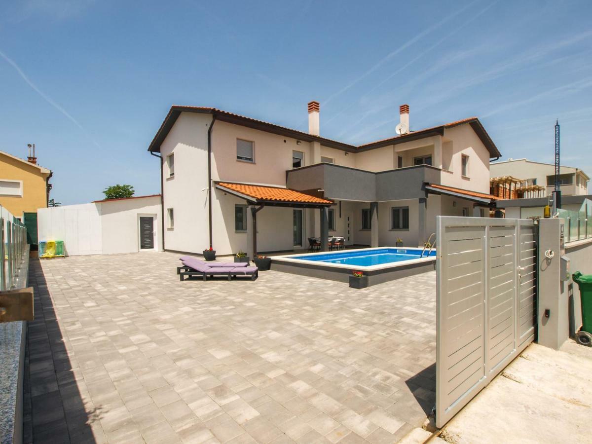 4 Stars Apartments-Pikula Fažana Esterno foto