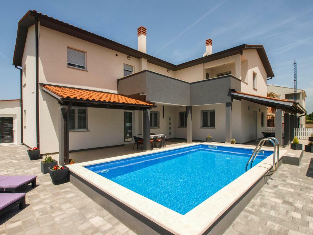 4 Stars Apartments-Pikula Fažana Esterno foto