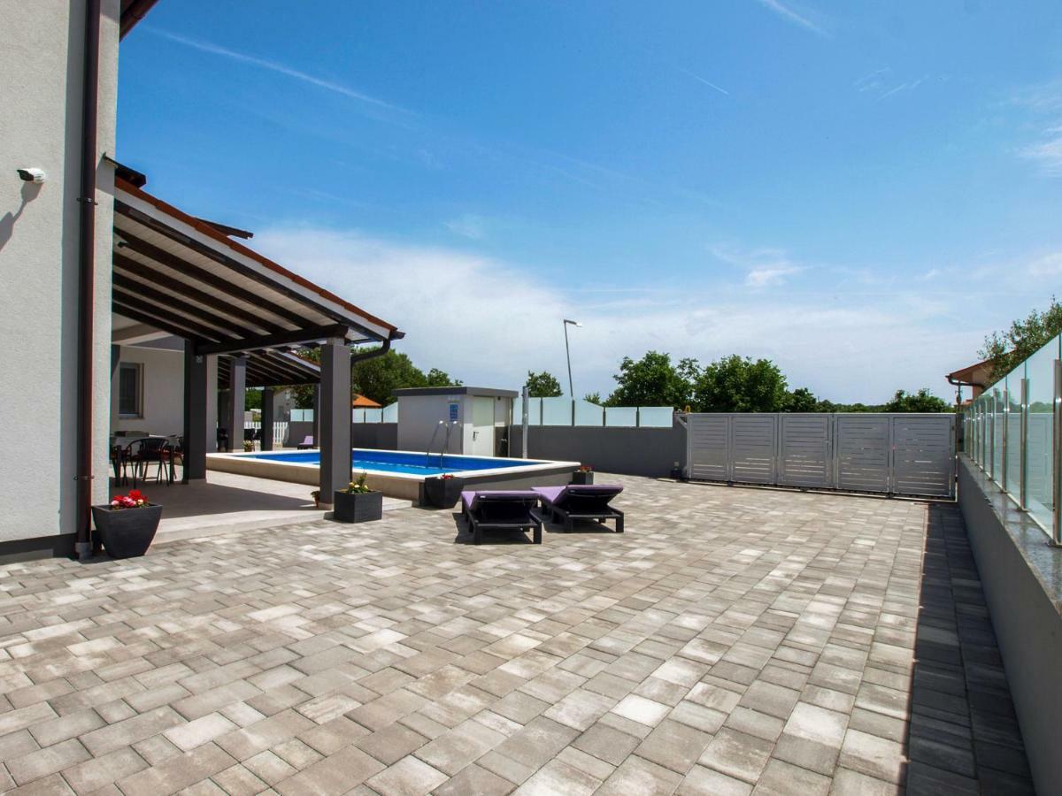 4 Stars Apartments-Pikula Fažana Esterno foto