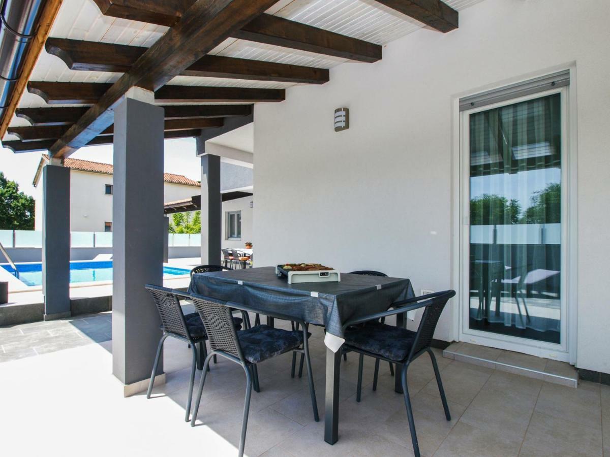 4 Stars Apartments-Pikula Fažana Esterno foto