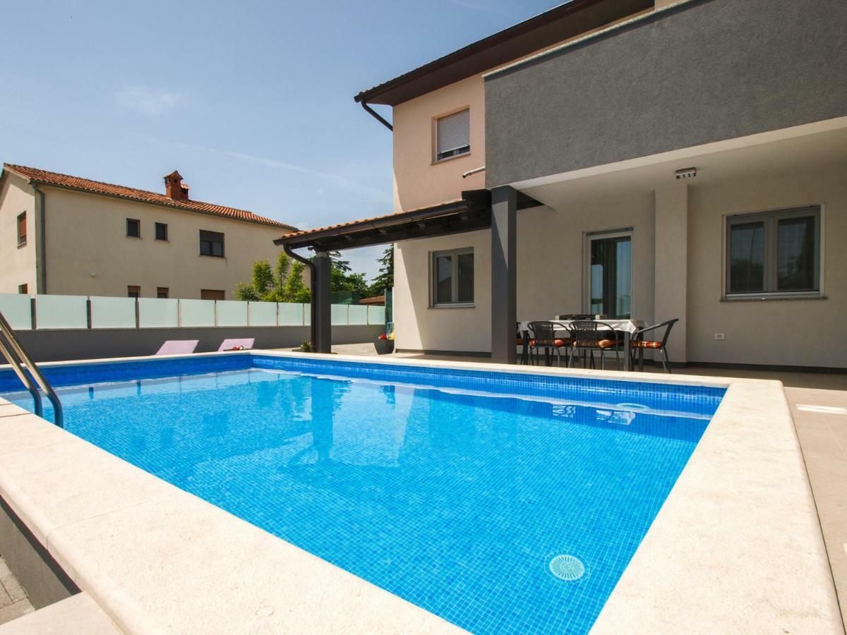 4 Stars Apartments-Pikula Fažana Esterno foto