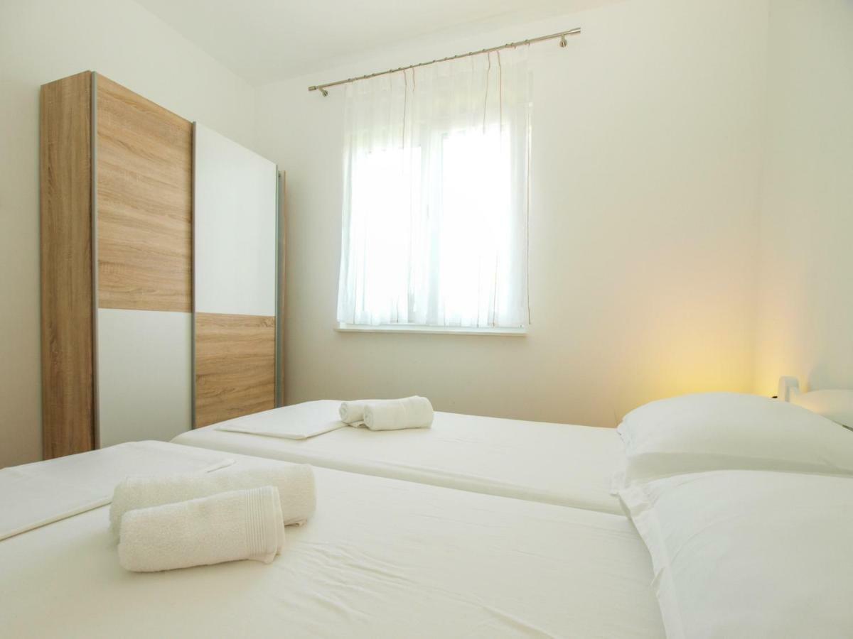 4 Stars Apartments-Pikula Fažana Esterno foto