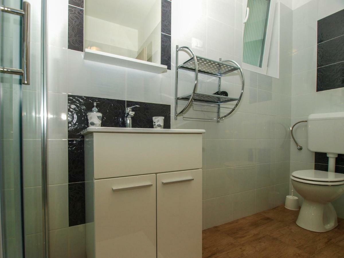 4 Stars Apartments-Pikula Fažana Esterno foto
