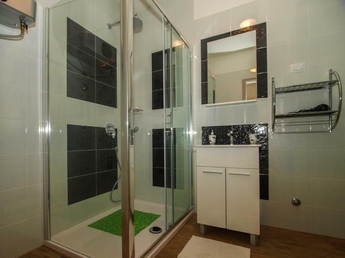 4 Stars Apartments-Pikula Fažana Esterno foto