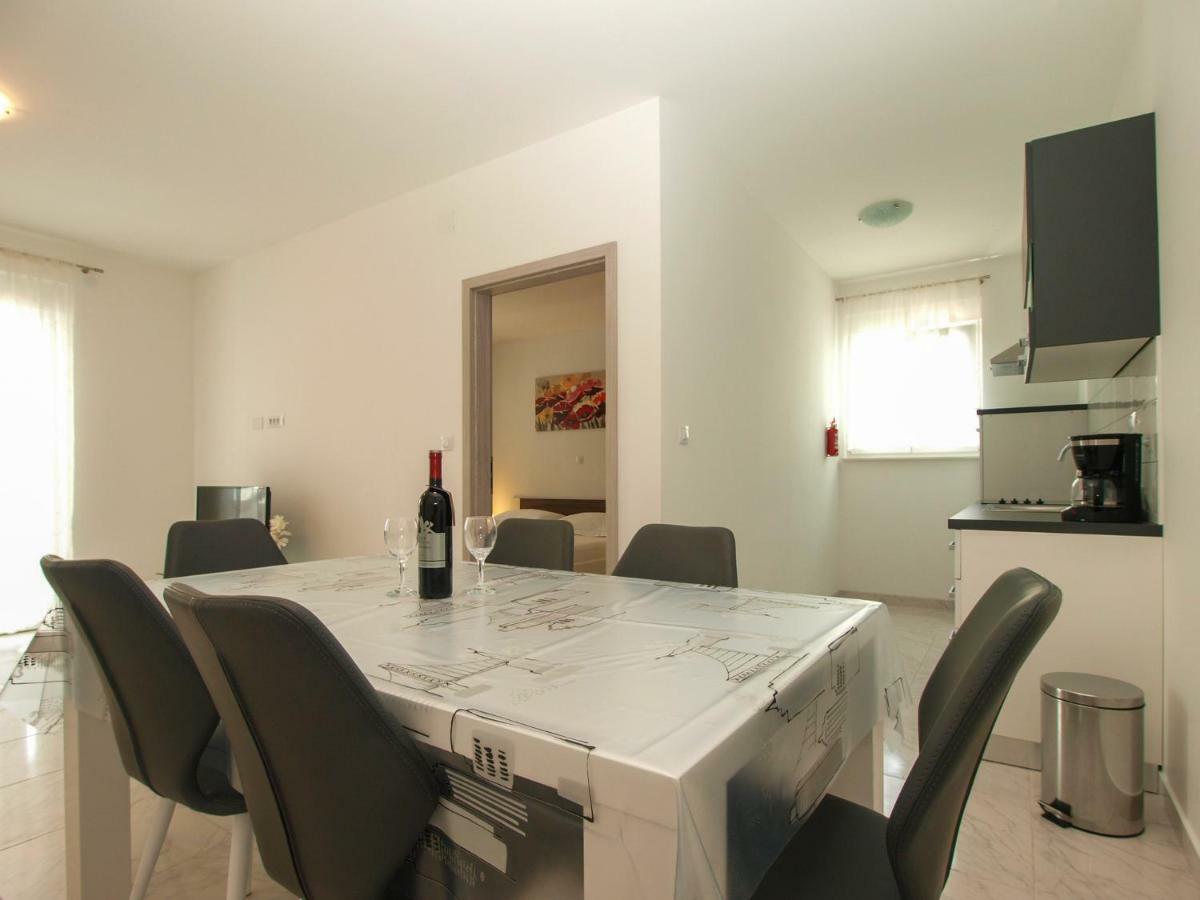 4 Stars Apartments-Pikula Fažana Esterno foto